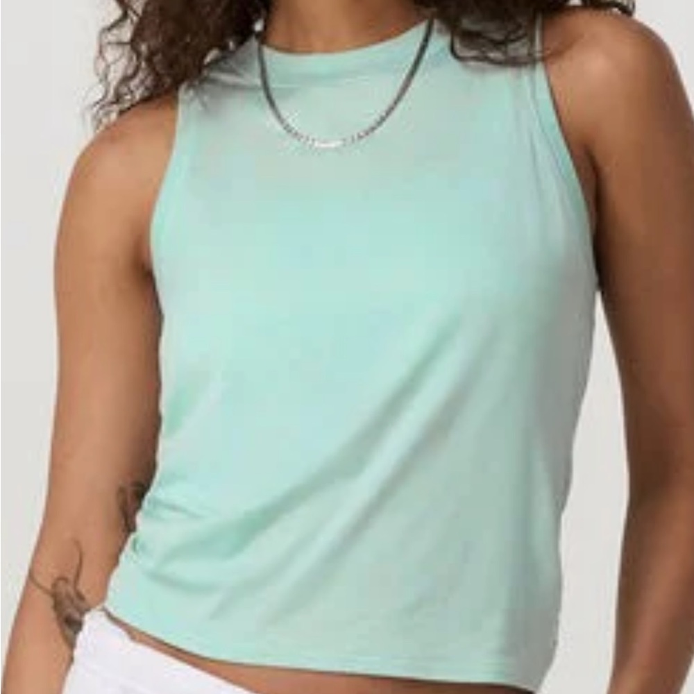 Vuori Sleeveless Teal Top - Picture 3 of 6